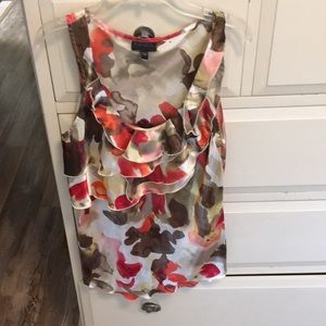 Sleeveless  flowered shirt size med
